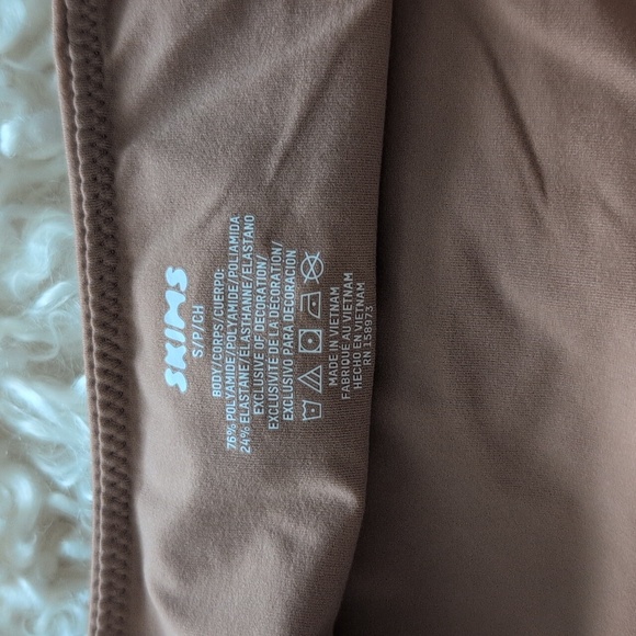 SKIMS Fits Everybody Cami Thong Bodysuit - Picture 4 of 6